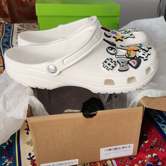 2019 national fay of crocs. Glow in the dark. NEVER WORN
